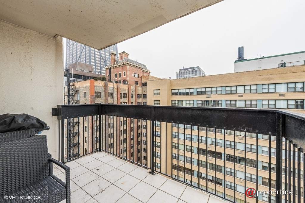 222 E Pearson Street #2309 Chicago, Illinois 60611 - Balcony