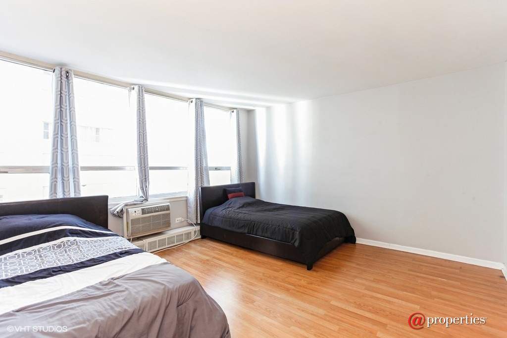 6171 N Sheridan Road #906 Chicago, Illinois 60660 - Bedroom