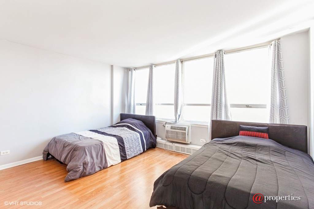 6171 N Sheridan Road #906 Chicago, Illinois 60660 - Bedroom