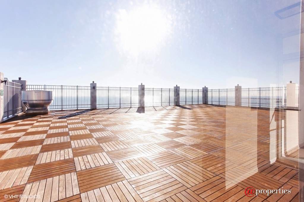 6171 N Sheridan Road #906 Chicago, Illinois 60660 - Roof Deck