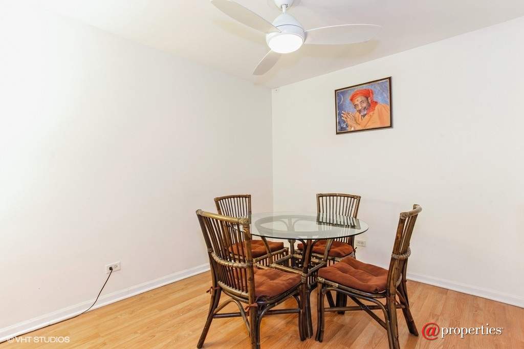 6171 N Sheridan Road #906 Chicago, Illinois 60660 - Dining Room