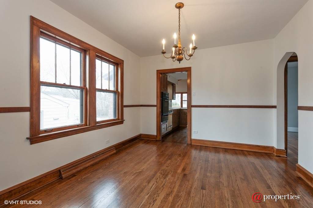 1054 Centerfield Court Highland Park, Illinois 60035 - Dining Room