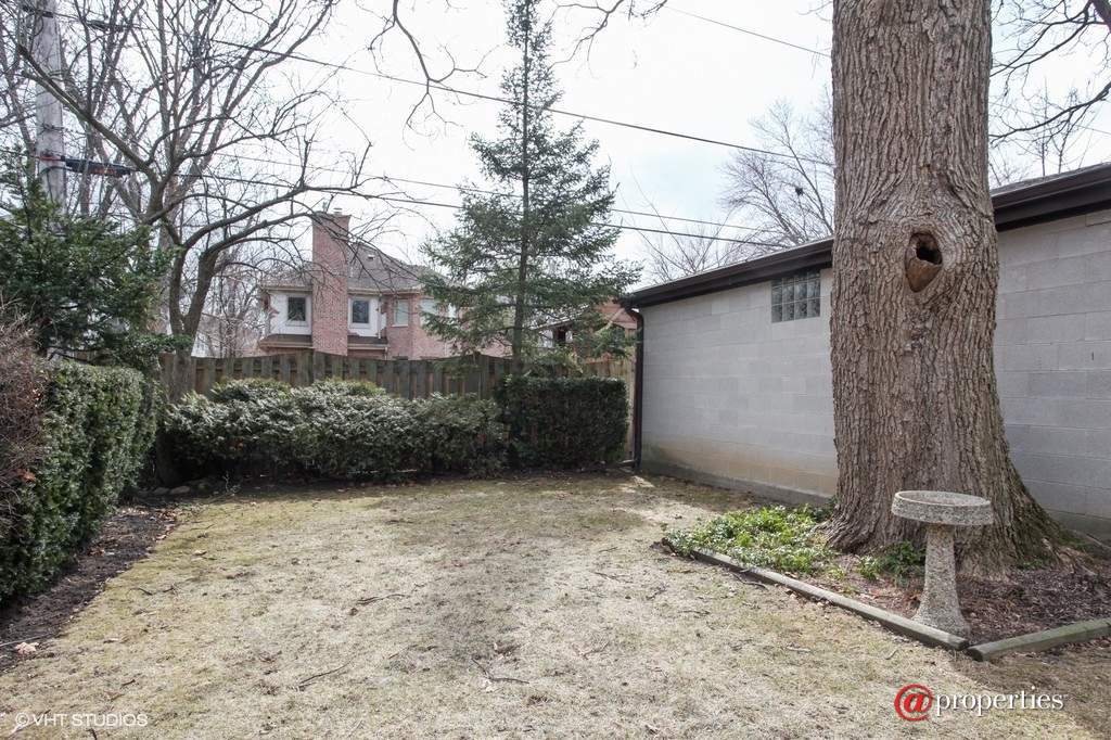 1054 Centerfield Court Highland Park, Illinois 60035 - Back Yard