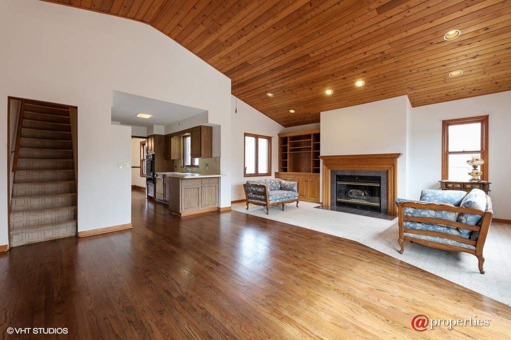 1054 Centerfield Court Highland Park, Illinois 60035 - Family Room