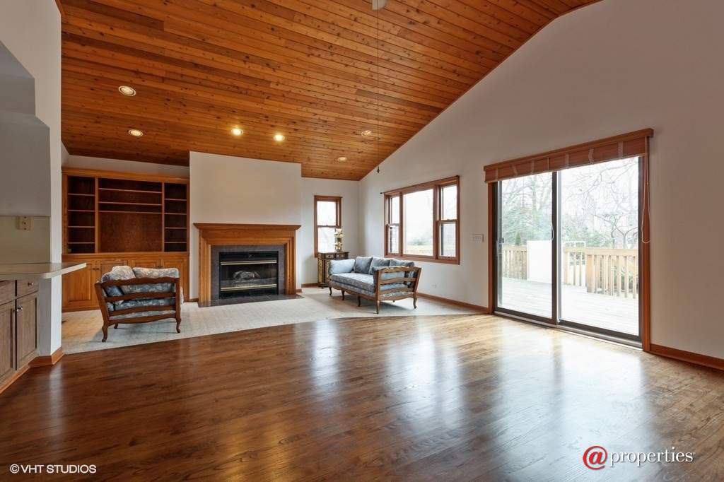 1054 Centerfield Court Highland Park, Illinois 60035 - Family Room