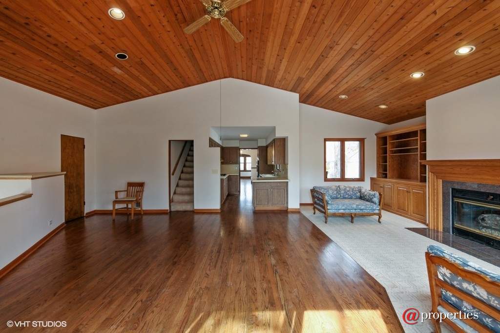 1054 Centerfield Court Highland Park, Illinois 60035 - Family Room