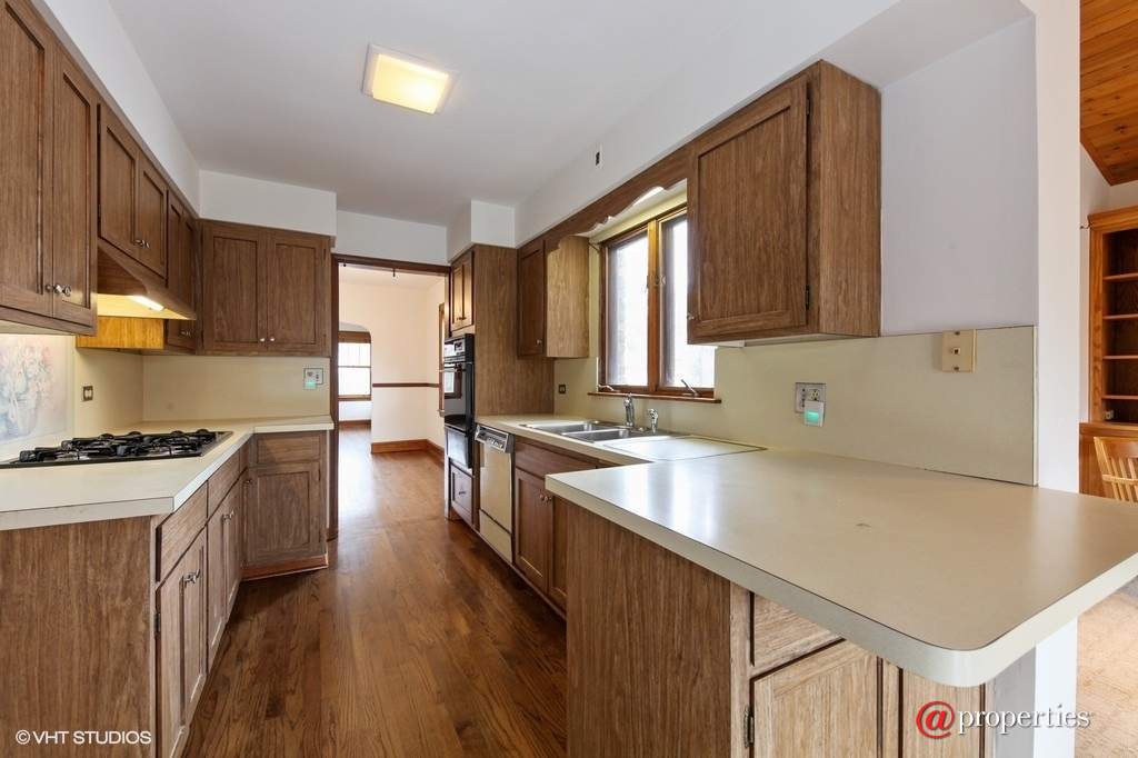 1054 Centerfield Court Highland Park, Illinois 60035 - Kitchen