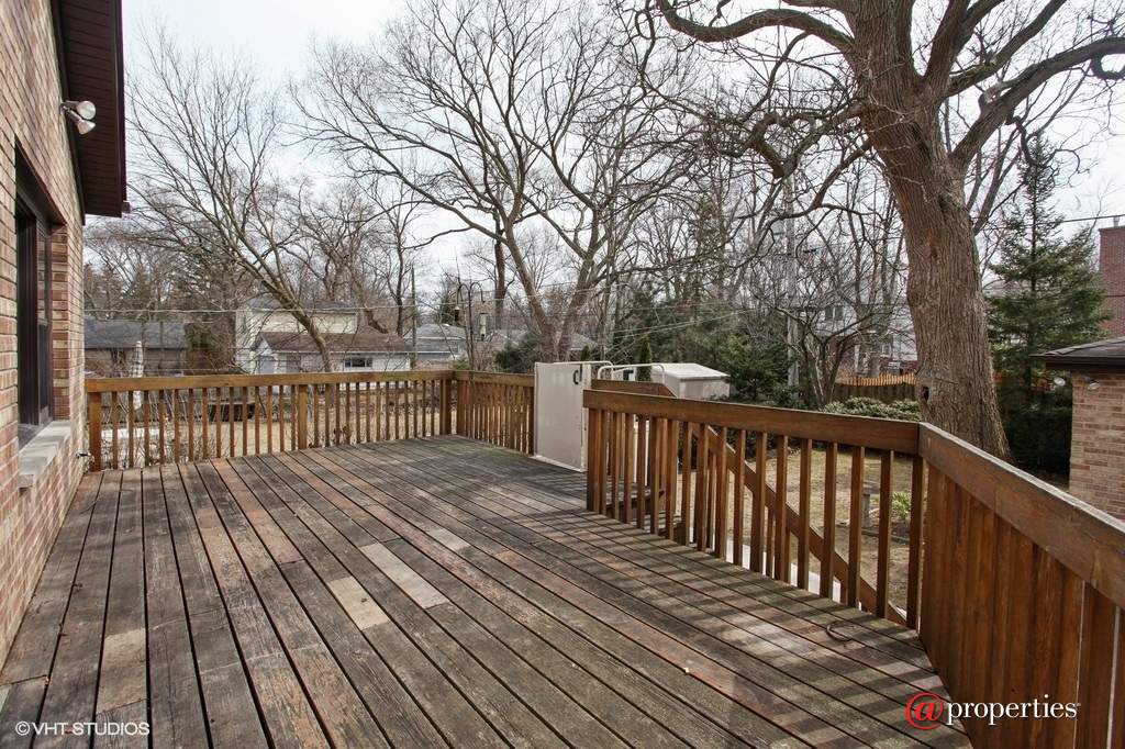 1054 Centerfield Court Highland Park, Illinois 60035 - Deck