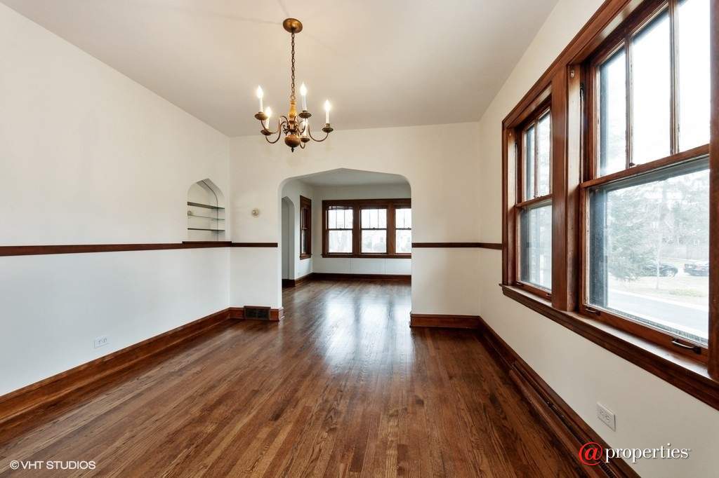 1054 Centerfield Court Highland Park, Illinois 60035 - Living Room / Dining Room