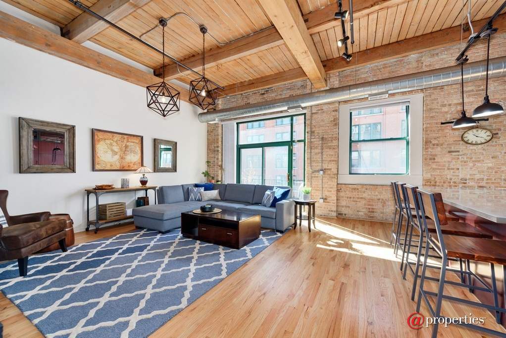 420 W Ontario Street #405 Chicago, Illinois 60654 - Living Room / Kitchen
