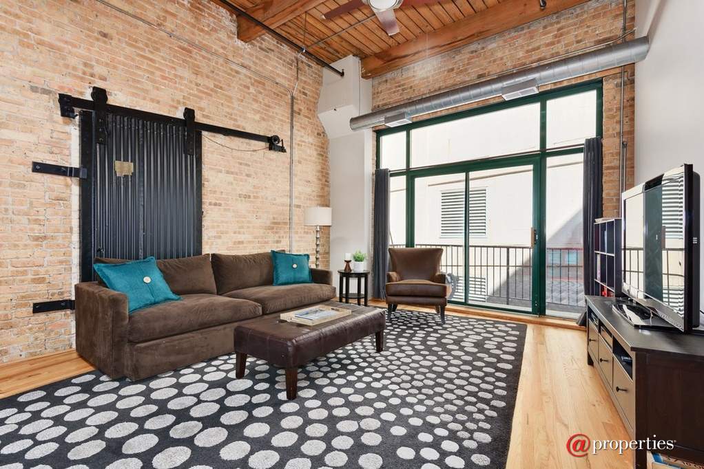 420 W Ontario Street #405 Chicago, Illinois 60654 - Family Room