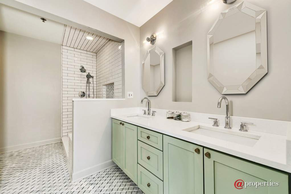 420 W Ontario Street #405 Chicago, Illinois 60654 - Master Bathroom