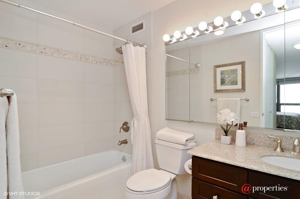360 E Randolph Street #2907 Chicago, Illinois 60601 - Master Bathroom