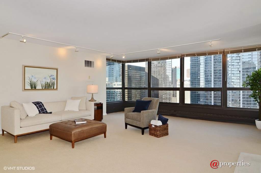 360 E Randolph Street #2907 Chicago, Illinois 60601 - Living Room