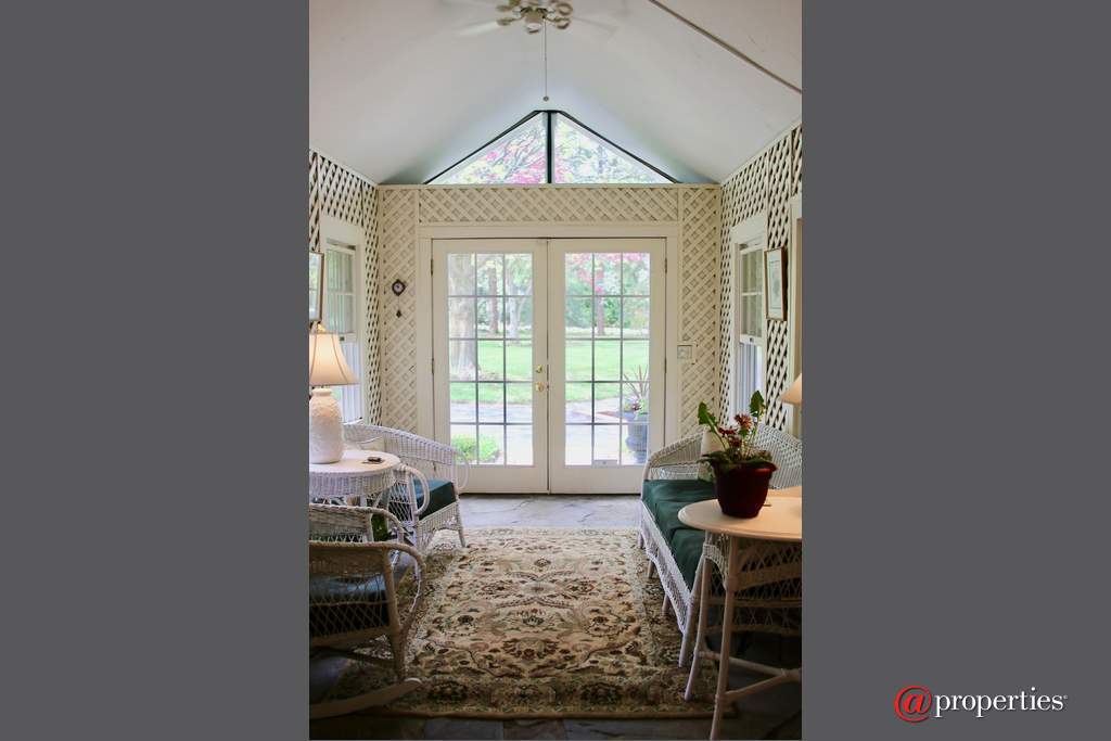 N1526 Willowbrook Rd Lake Geneva, Wisconsin 53147 - Master Bedroom Sitting Room