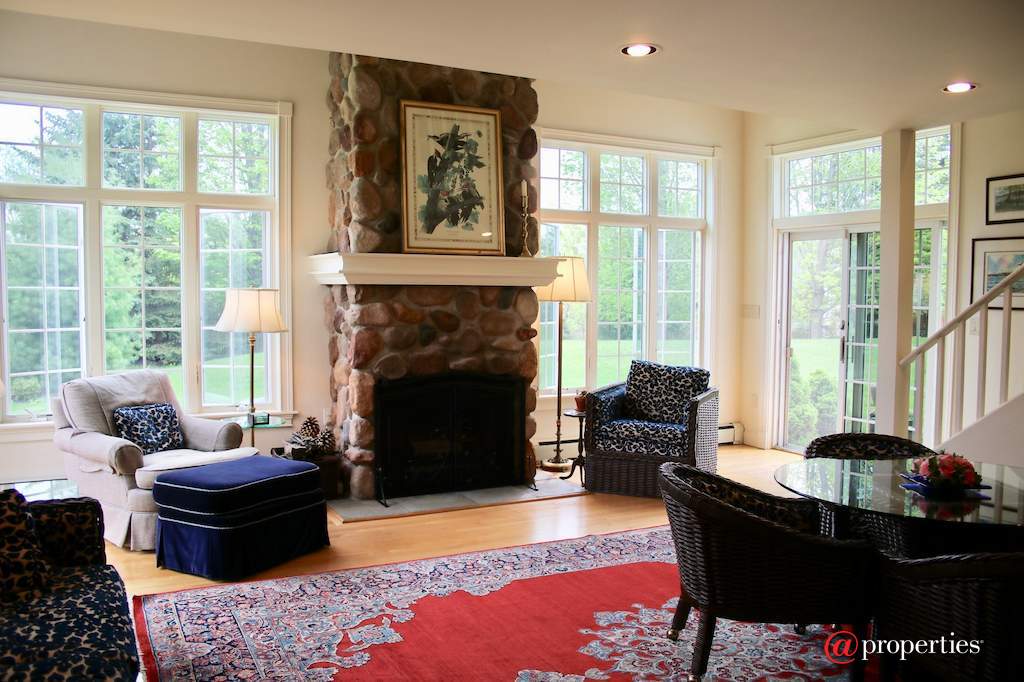 N1526 Willowbrook Rd Lake Geneva, Wisconsin 53147 - Family Room