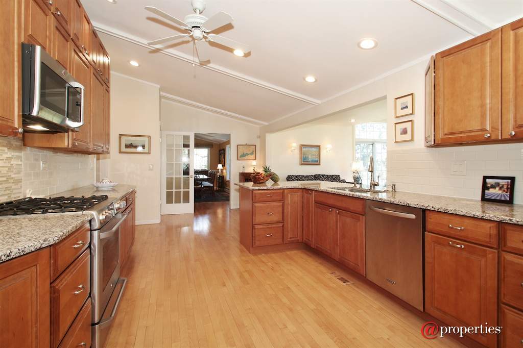 N1526 Willowbrook Rd Lake Geneva, Wisconsin 53147 - Kitchen