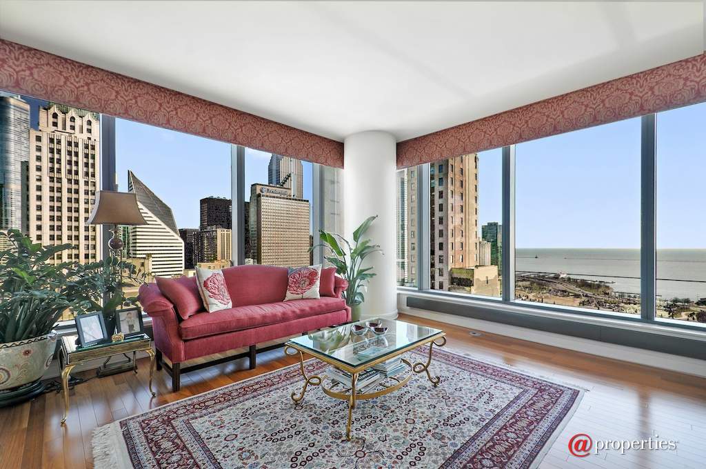 60 E Monroe Street #2907 Chicago, Illinois 60603 - Living Room