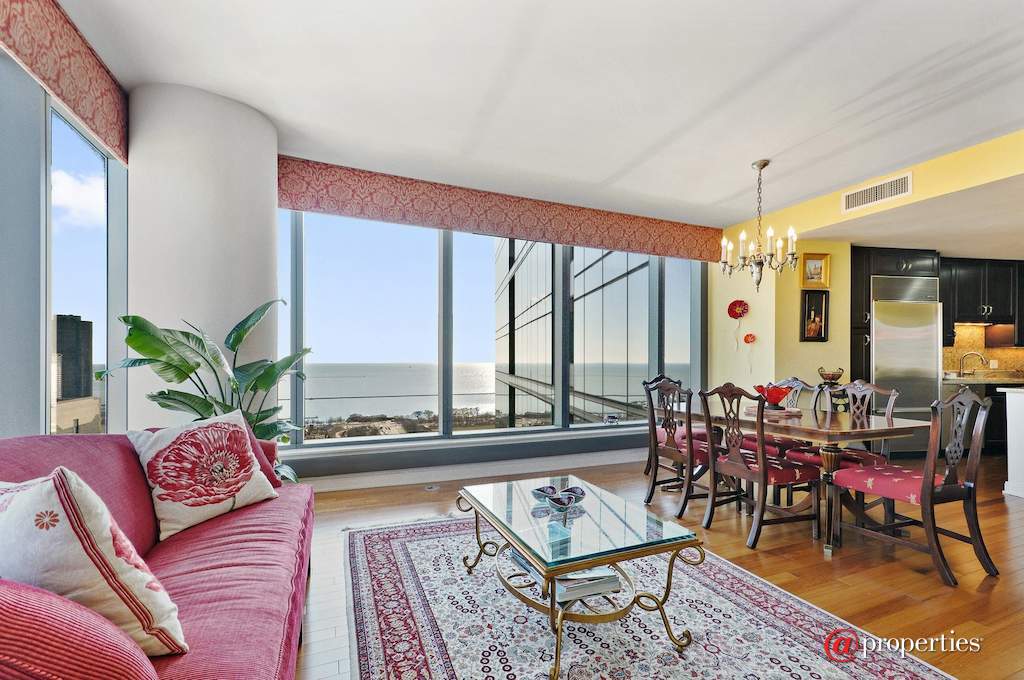 60 E Monroe Street #2907 Chicago, Illinois 60603 - Living Room / Dining Room