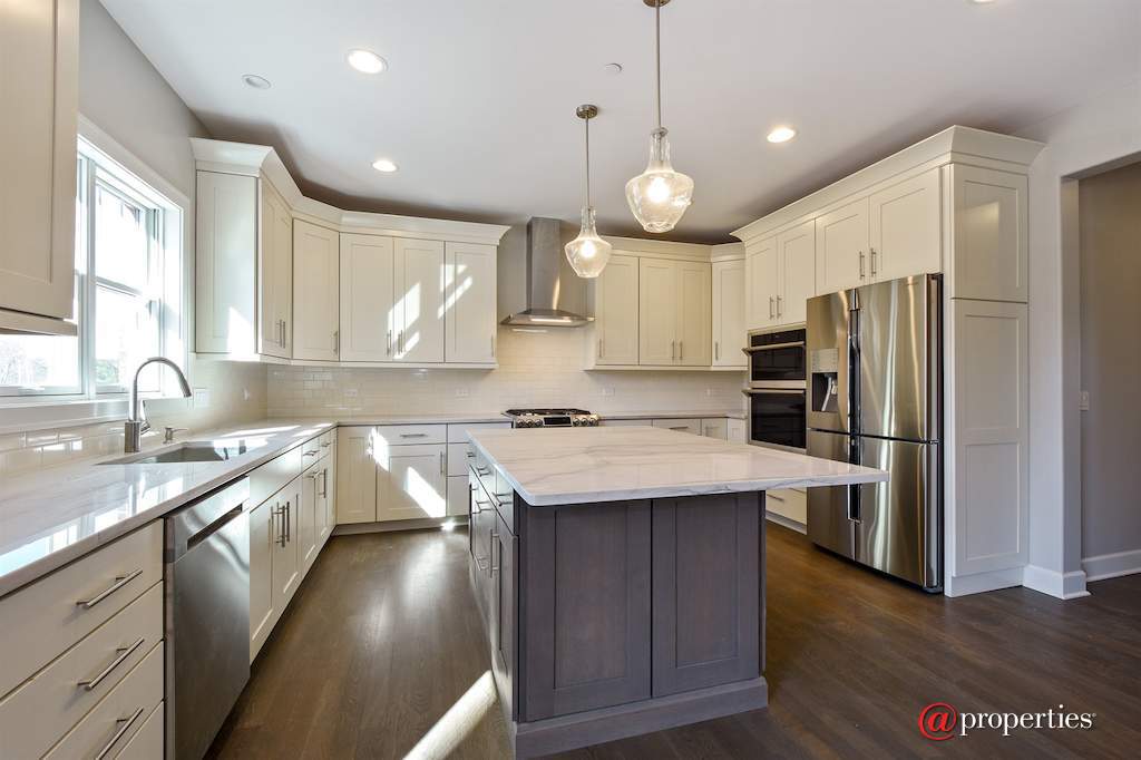 245 Mark Lane Lake Zurich, Illinois 60047 - Kitchen