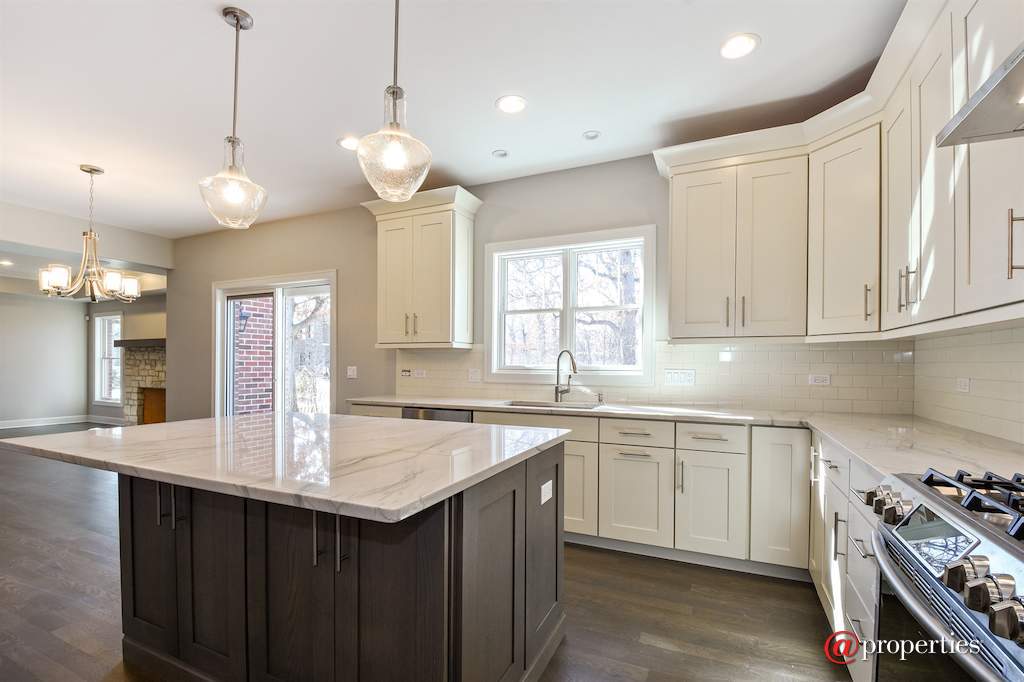 245 Mark Lane Lake Zurich, Illinois 60047 - Kitchen