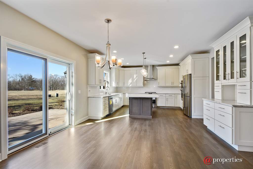 245 Mark Lane Lake Zurich, Illinois 60047 - Kitchen / Breakfast Room