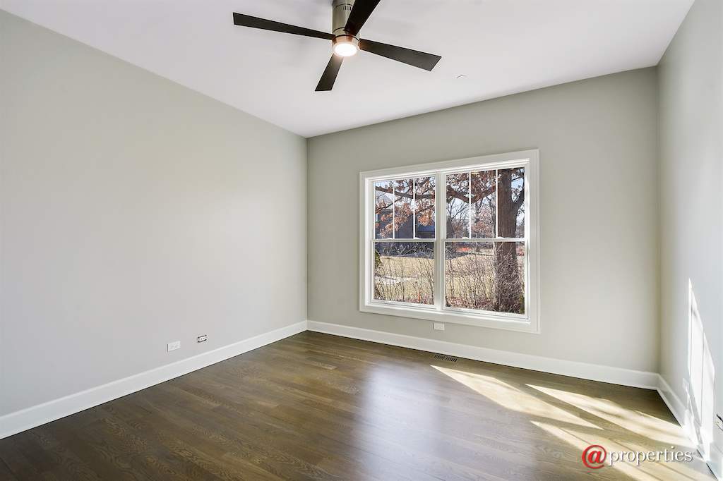 245 Mark Lane Lake Zurich, Illinois 60047 - Den