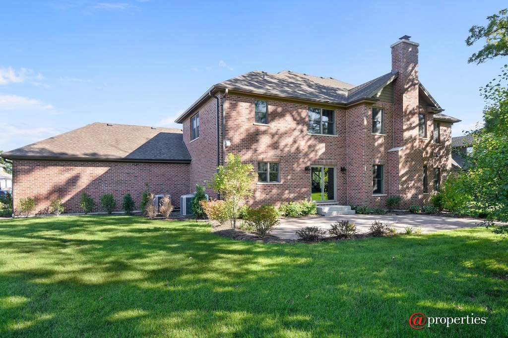245 Mark Lane Lake Zurich, Illinois 60047 - Rear View