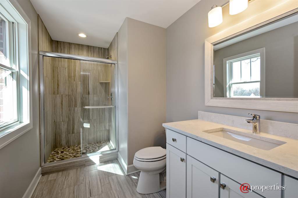 245 Mark Lane Lake Zurich, Illinois 60047 - 2nd Bathroom