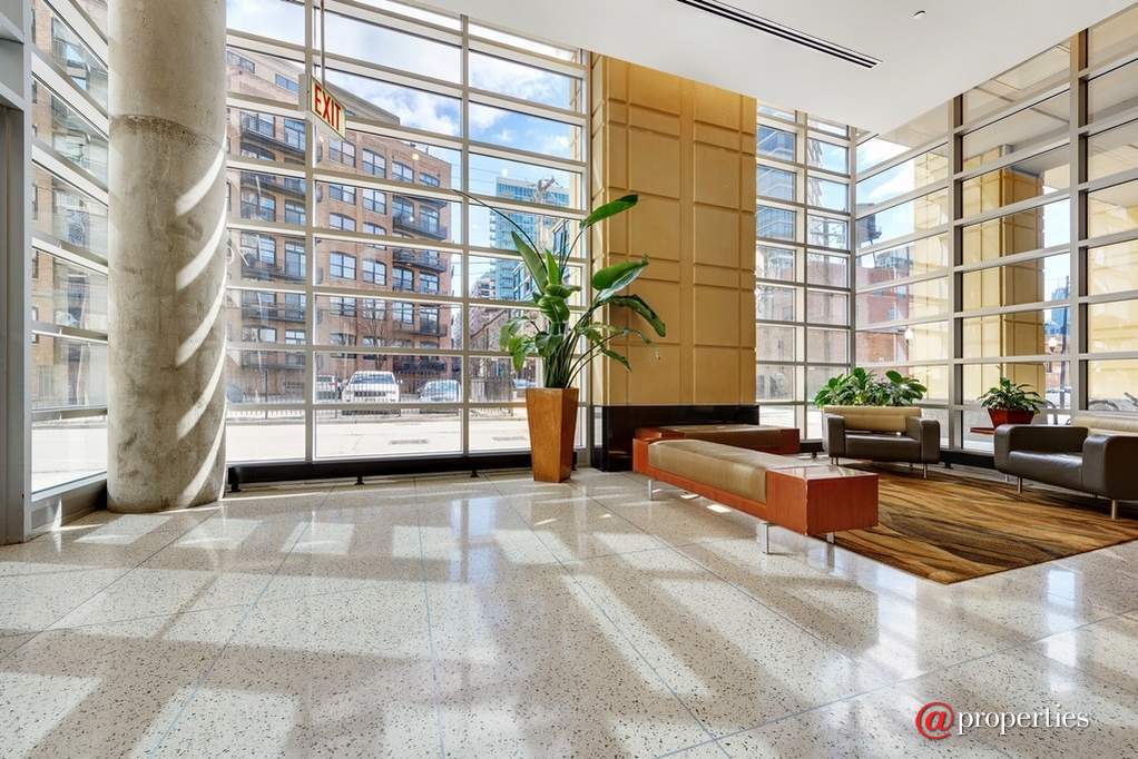 700 N Larrabee Street #1501 Chicago, Illinois 60654 - Image 17