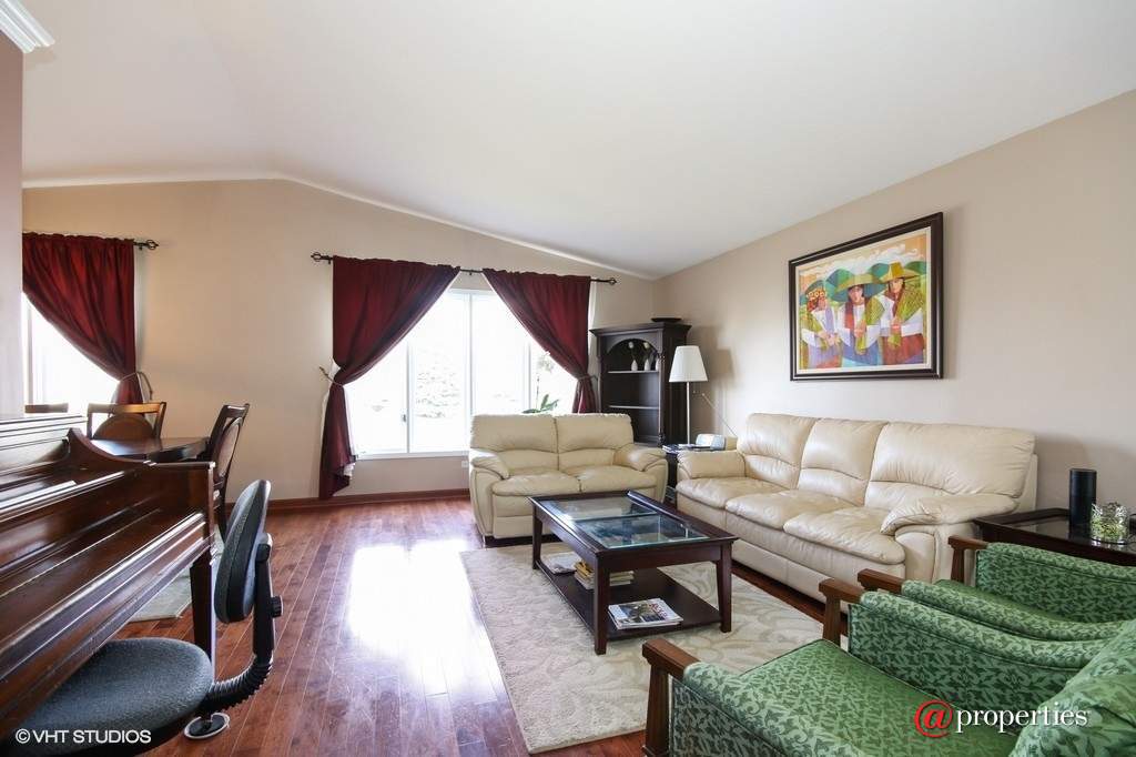 3629 W 125th Street Alsip, Illinois 60803 - Living Room