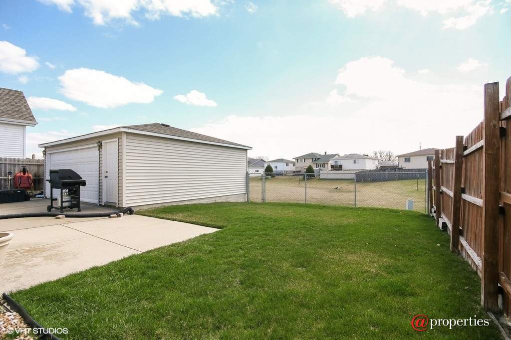 3629 W 125th Street Alsip, Illinois 60803 - Back Yard