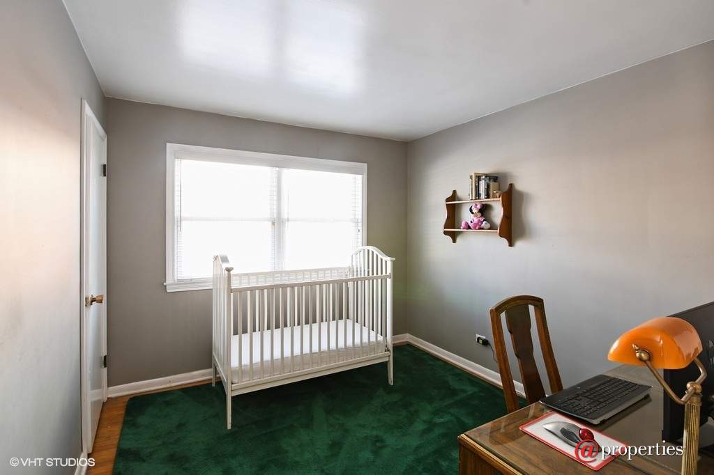 2690 Appletree Lane Northbrook, Illinois 60062 - Bedroom