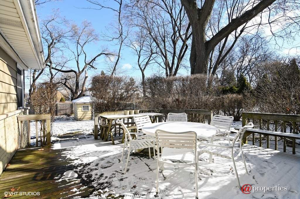 2690 Appletree Lane Northbrook, Illinois 60062 - Deck