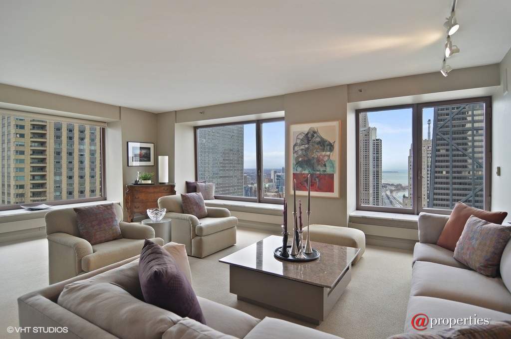 161 E Chicago Avenue #28F Chicago, Illinois 60611 - Living Room