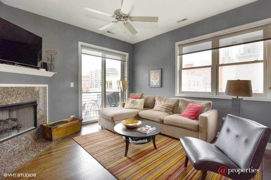 948 W Madison Street #NE4 Chicago, Illinois 60607 - Living Room