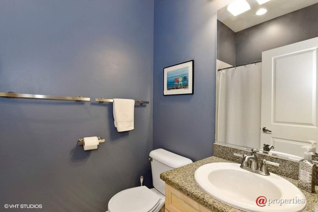 948 W Madison Street #NE4 Chicago, Illinois 60607 - 2nd Bathroom