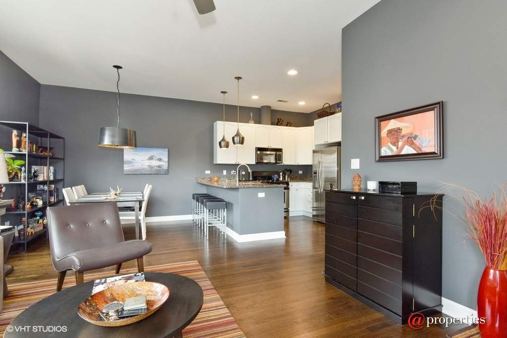 948 W Madison Street #NE4 Chicago, Illinois 60607 - Living Room / Dining Room