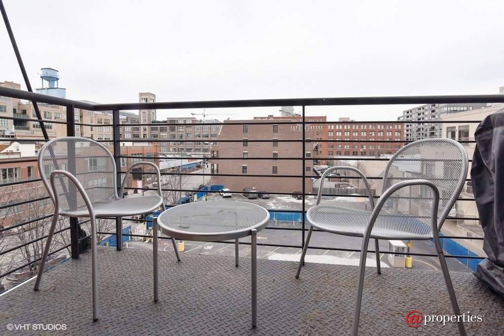 948 W Madison Street #NE4 Chicago, Illinois 60607 - Balcony