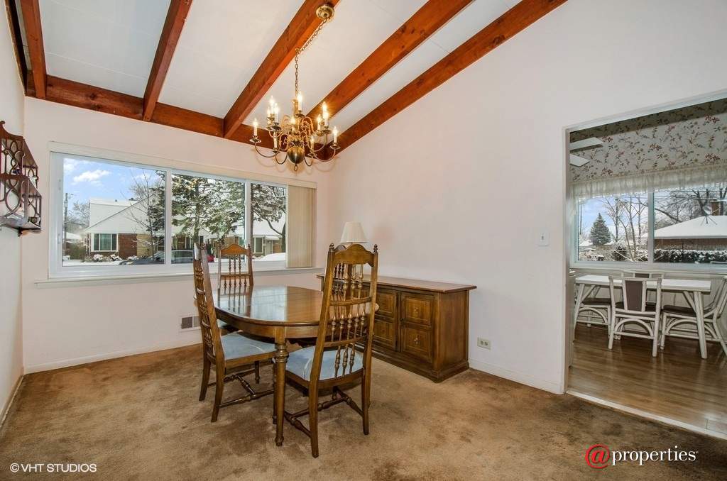 8455 Lockwood Avenue Skokie, Illinois 60077 - Dining Room