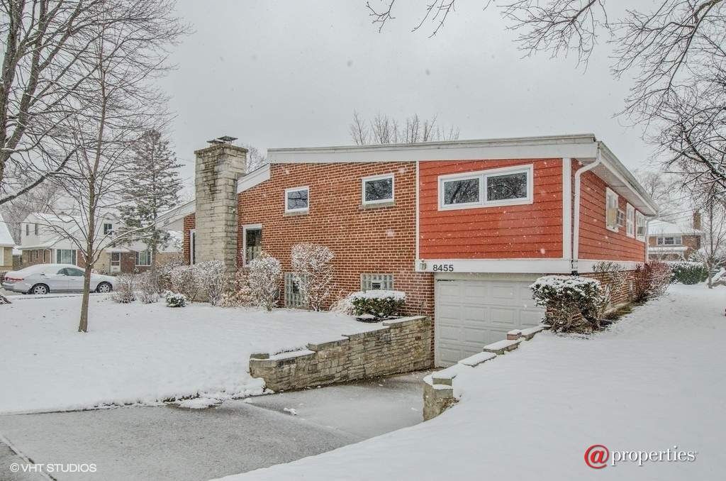 8455 Lockwood Avenue Skokie, Illinois 60077 - Side View
