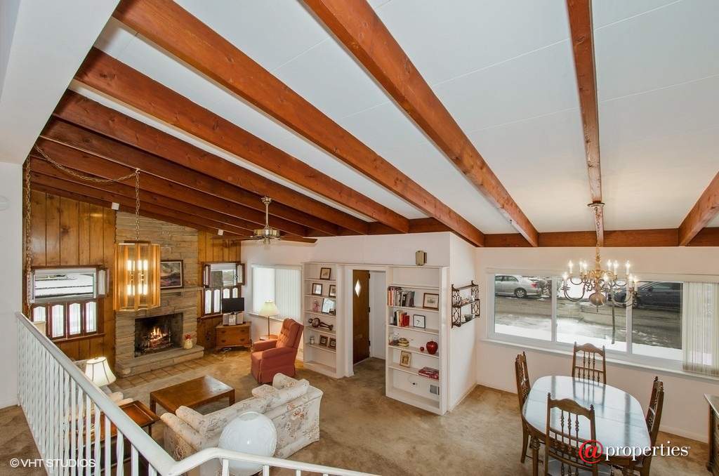 8455 Lockwood Avenue Skokie, Illinois 60077 - Living Room/Dining Room