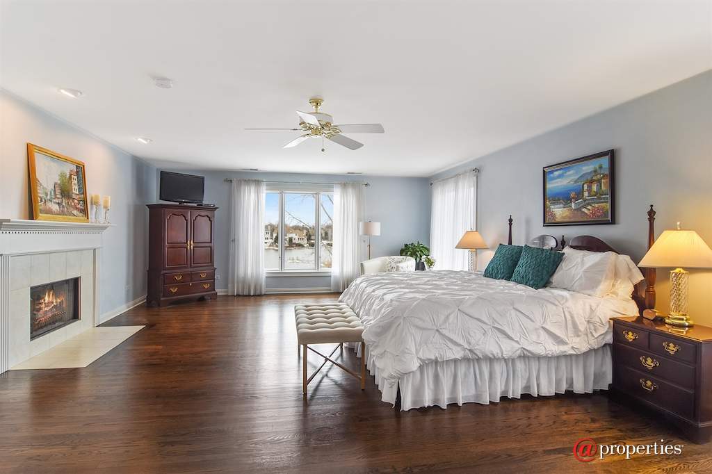 1265 N Lakeview Drive Palatine, Illinois 60067 - Master Bedroom