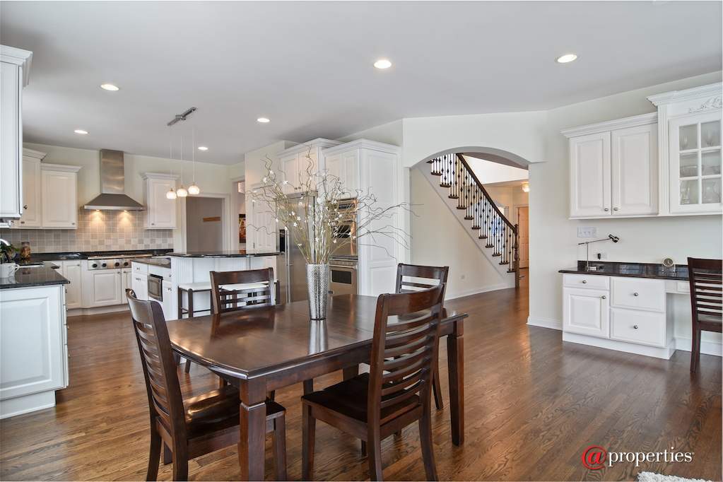 1265 N Lakeview Drive Palatine, Illinois 60067 - Eating Area / Kitchen