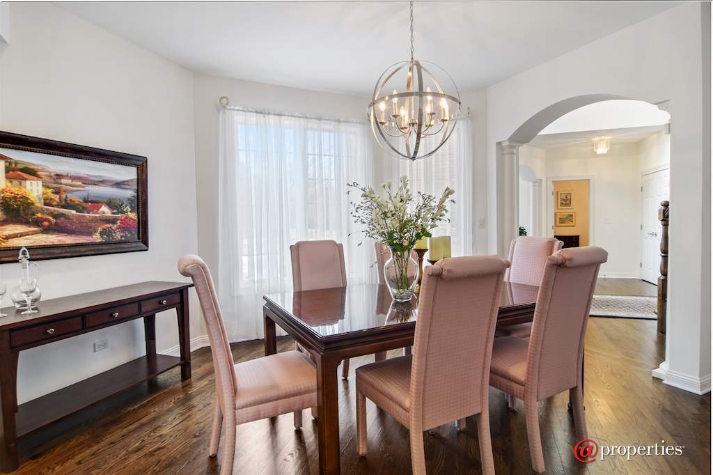 1265 N Lakeview Drive Palatine, Illinois 60067 - Dining Room