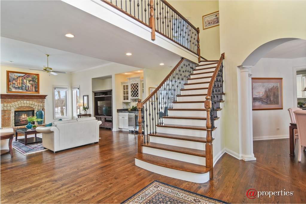 1265 N Lakeview Drive Palatine, Illinois 60067 - Foyer