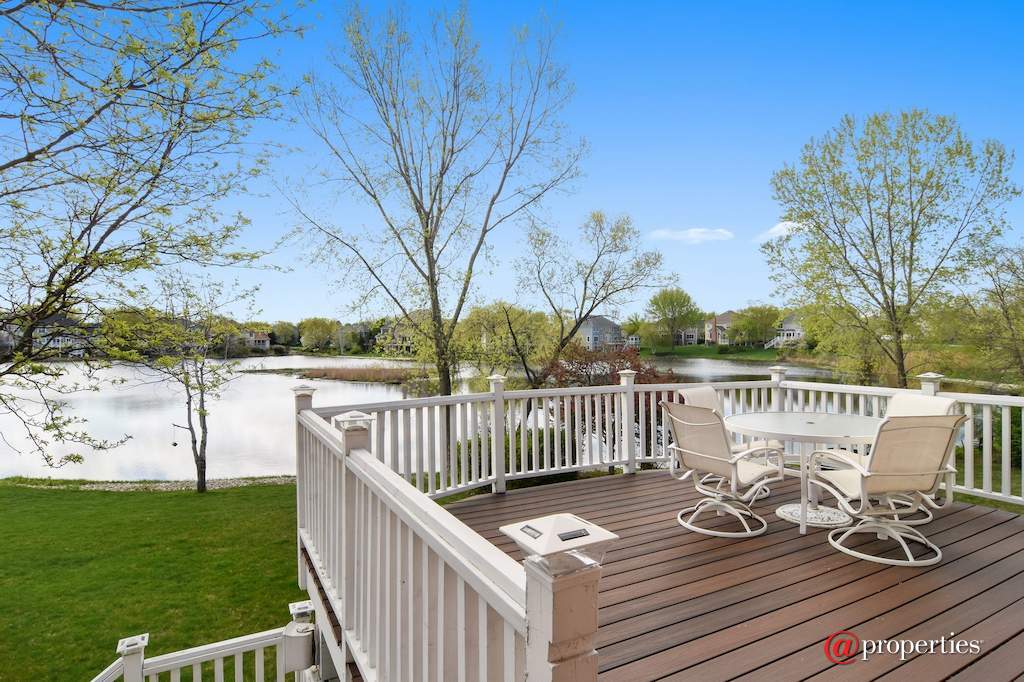 1265 N Lakeview Drive Palatine, Illinois 60067 - Deck