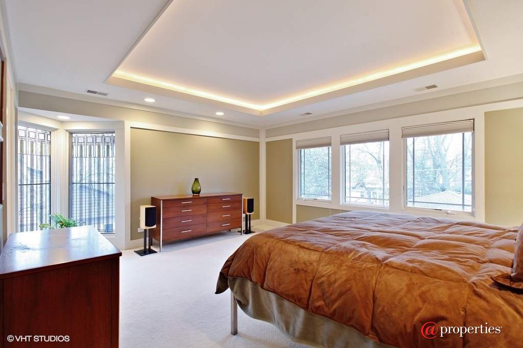 1259 Linden Avenue Deerfield, Illinois 60015 - Master Bedroom