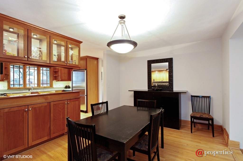 1259 Linden Avenue Deerfield, Illinois 60015 - Dining Room