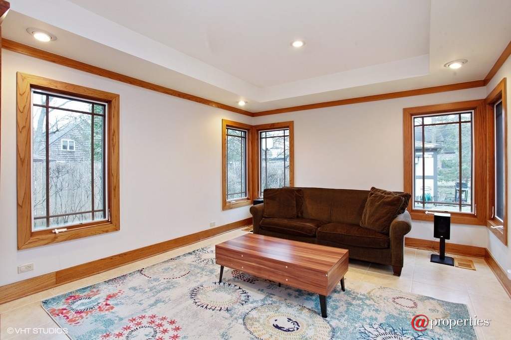 1259 Linden Avenue Deerfield, Illinois 60015 - Family Room